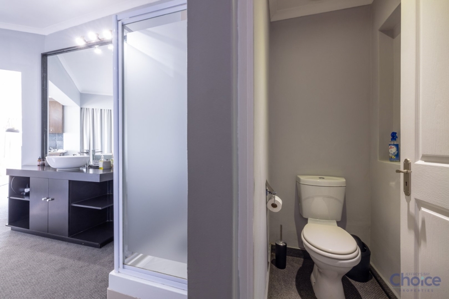 5 Bedroom Property for Sale in Jeffreys Bay Central Eastern Cape